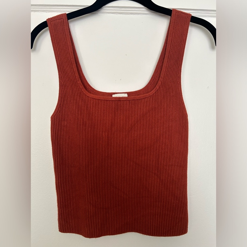 Burnt Orange fitted tank top.